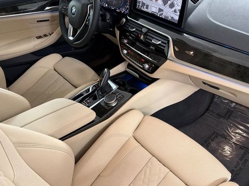 Used 2023 BMW 530e w/ Executive Package image 15