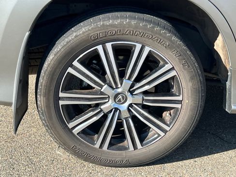 Used 2021 Lexus LX 570 4WD w/ Luxury Package image 20
