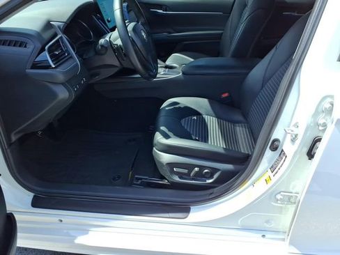 Used 2023 Toyota Camry SE w/ Convenience Package image 17