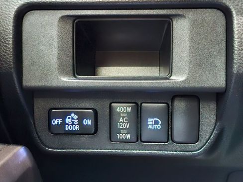 Used 2019 Toyota Tacoma TRD Off-Road w/ Technology Package image 31