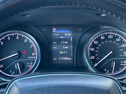 Used 2019 Toyota Camry SE FWD image 31