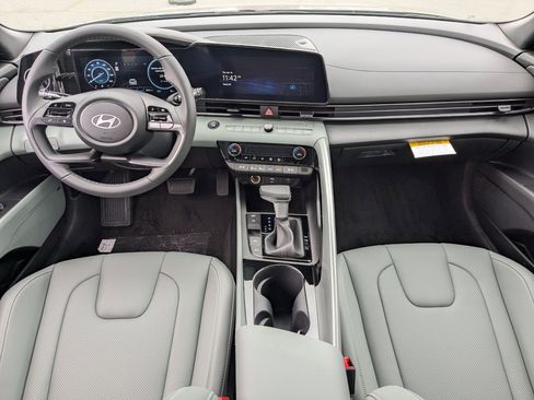 New 2025 Hyundai Elantra Limited image 21