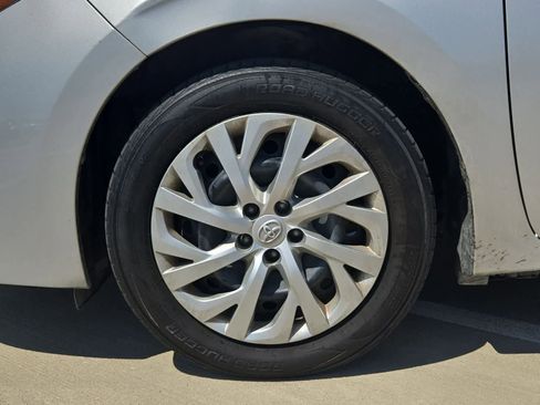 Used 2017 Toyota Corolla LE image 12