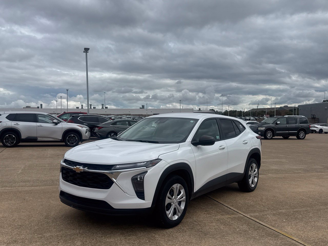 Used 2025 Chevrolet Trax LS FWD image 9