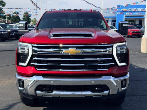 Used 2025 Chevrolet Silverado 2500 LTZ w/ LTZ Convenience Package AWD/4WD image 2