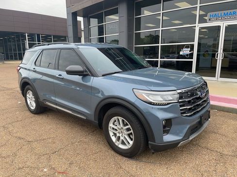 Used 2025 Ford Explorer Active w/ Active Comfort Package image 14