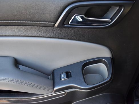 Used 2018 Chevrolet Suburban LT image 13