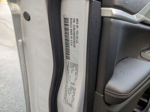 New 2025 Jeep Grand Cherokee Limited w/ Black Appearance Package image 29