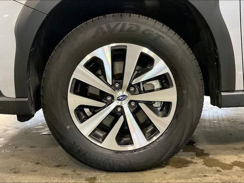 Used 2025 Subaru Outback Premium AWD/4WD image 9