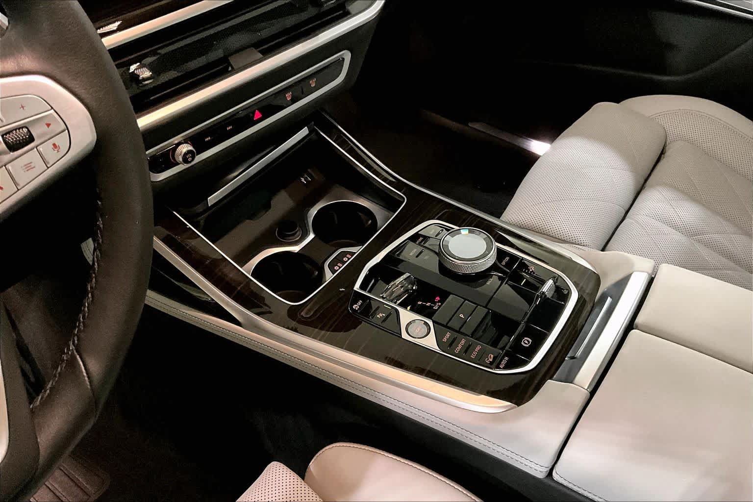 Used 2023 BMW X7 xDrive40i w/ Executive Package AWD/4WD image 16