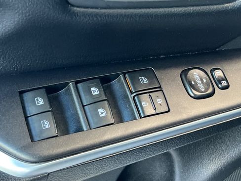 Used 2017 Toyota Camry SE FWD image 13