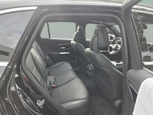 Used 2024 Mercedes-Benz GLC 300 4MATIC image 23