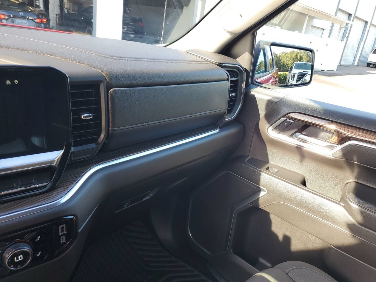 Used 2025 Chevrolet Silverado 1500 LT RWD image 26