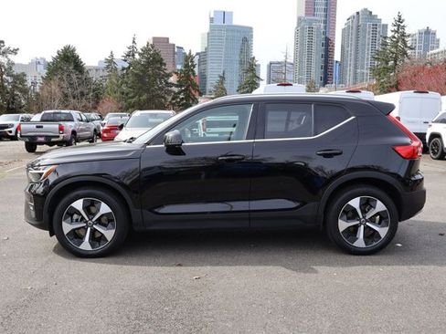Used 2025 Volvo XC40 B5 Plus image 9