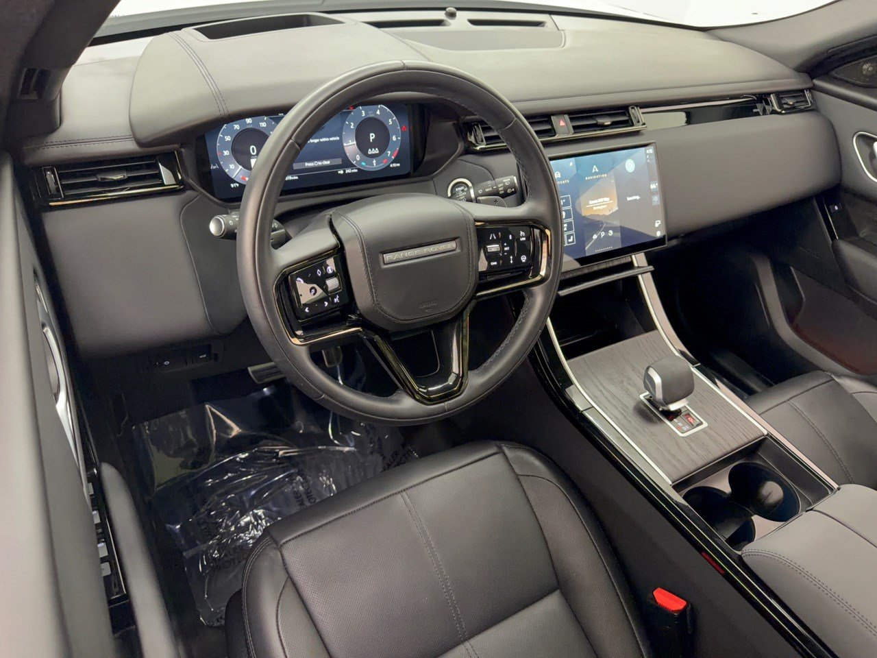 Certified 2026 Land Rover Range Rover Velar Dynamic SE AWD/4WD image 4