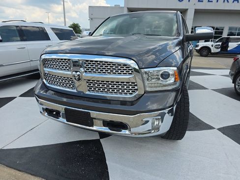 Used 2017 RAM 1500 Laramie w/ Convenience Group AWD/4WD image 5