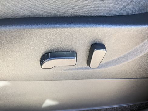 Used 2024 Nissan Frontier SV w/ SV Convenience Package image 21