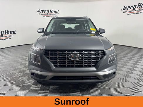 Used 2024 Hyundai Venue SEL image 5