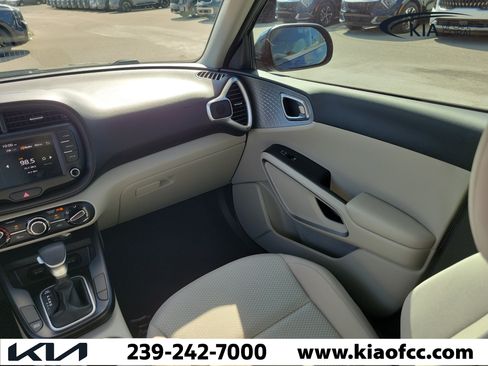 Certified 2025 Kia Soul LX w/ LX Technology Package FWD image 16