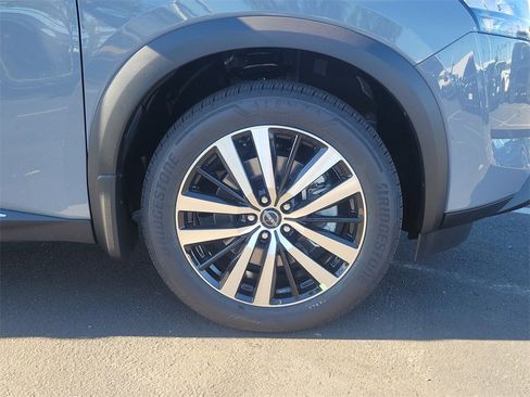 New 2025 Nissan Pathfinder Platinum image 18