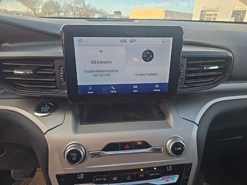 Used 2021 Ford Explorer XLT image 14