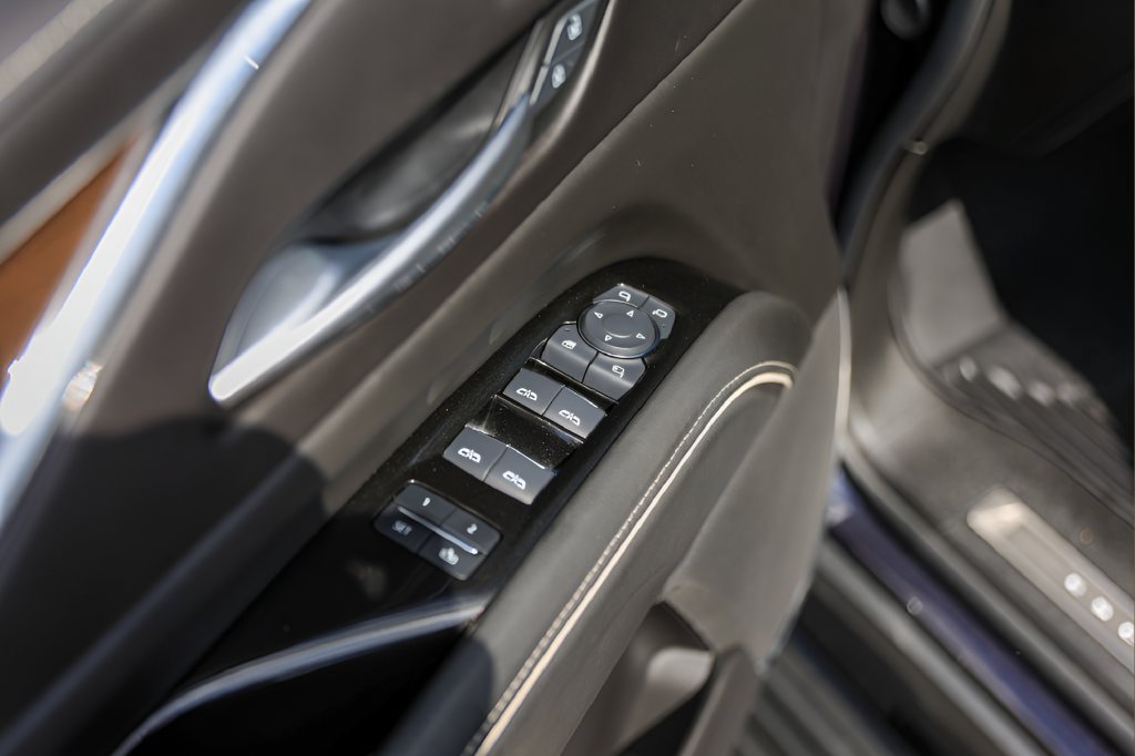 Certified 2024 Cadillac Escalade Premium Luxury Platinum w/ Heavy-Duty Trailer Package AWD/4WD image 23