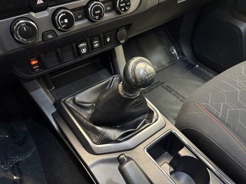 Used 2018 Toyota Tacoma TRD Sport image 21