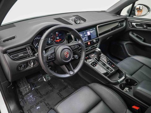 Used 2025 Porsche Macan Turbo image 5