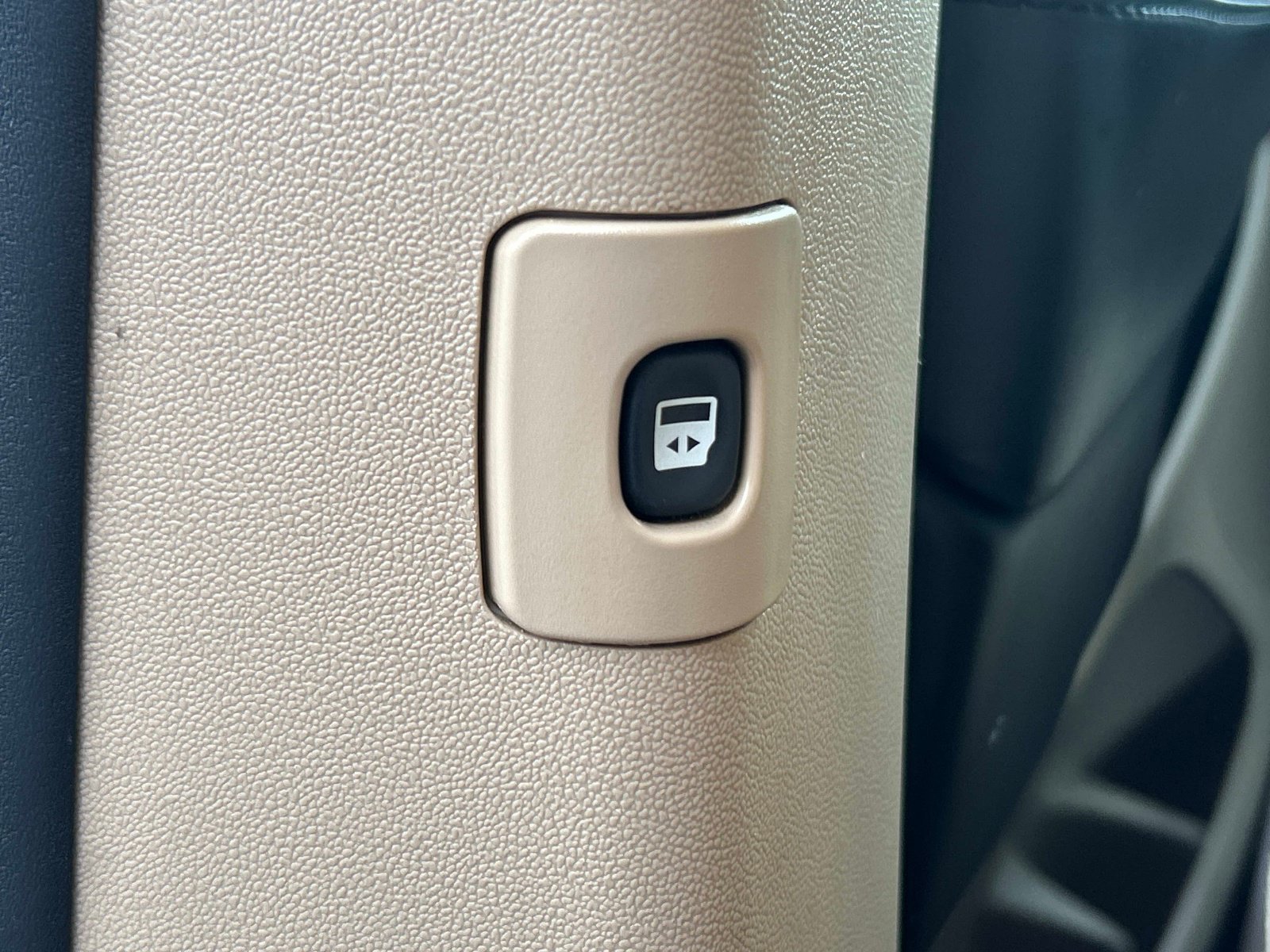 Used 2014 Dodge Grand Caravan SXT FWD image 20