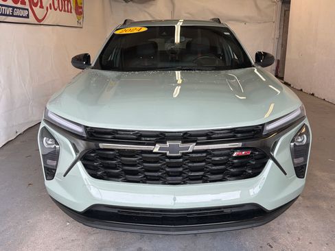 Used 2024 Chevrolet Trax RS FWD image 3