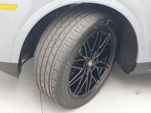 Certified 2026 Porsche Cayenne AWD/4WD image 35