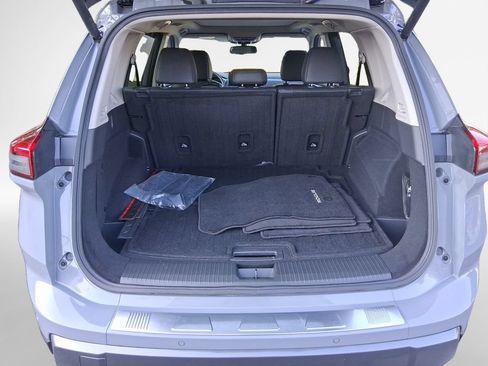 Used 2025 Nissan Rogue SL w/ SL Premium Package FWD image 25