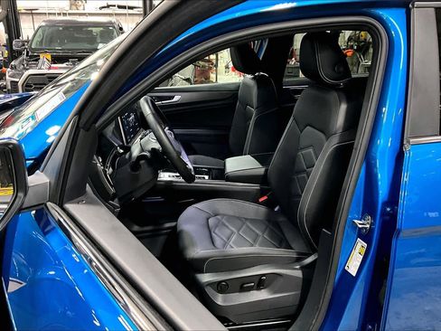 Used 2025 Volkswagen Atlas Cross Sport SE image 9