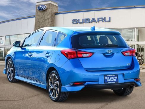 Used 2018 Toyota Corolla iM image 2