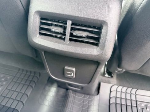 Used 2024 Chevrolet Equinox LT FWD image 22