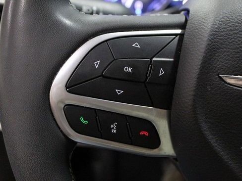 Used 2024 Chrysler Pacifica Touring-L FWD image 22