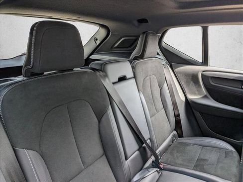 Used 2019 Volvo XC40 T5 R-Design image 13
