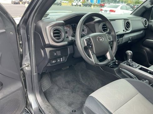 Used 2023 Toyota Tacoma TRD Sport image 11