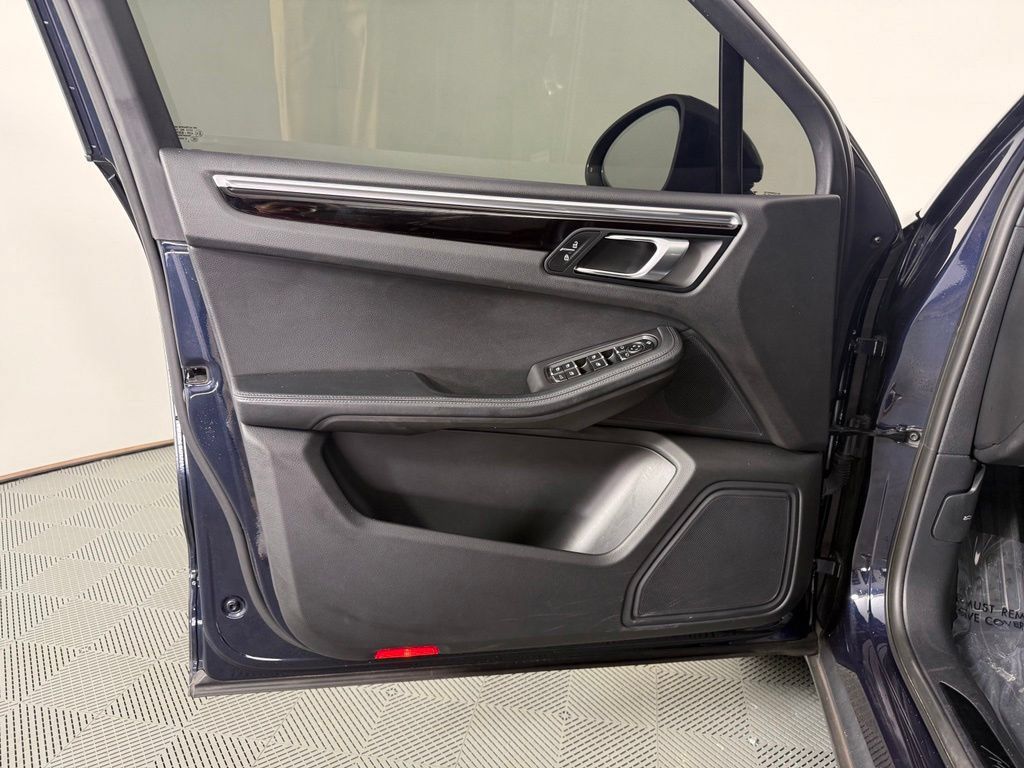 Certified 2023 Porsche Macan Turbo AWD/4WD image 19