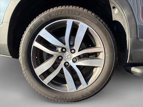 Used 2018 Honda Pilot Touring image 9
