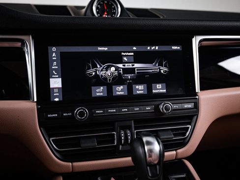 Certified 2021 Porsche Macan S AWD/4WD image 18