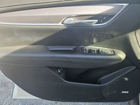 Used 2017 Cadillac XT5 Luxury w/ Driver Awareness Package image 15