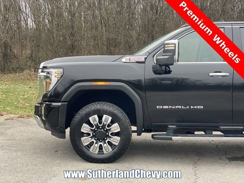 Used 2024 GMC Sierra 2500 Denali w/ Denali Reserve Package image 10