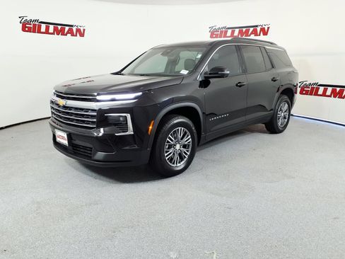 Used 2026 Chevrolet Traverse LT w/ Driver Confidence Package FWD image 3