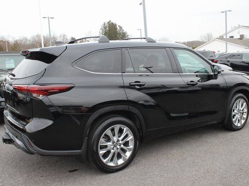 Used 2024 Toyota Highlander Limited image 32