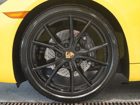 Used 2021 Porsche 718 Cayman RWD image 8