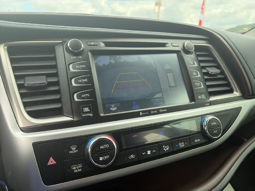 Used 2019 Toyota Highlander Limited Platinum AWD/4WD image 24