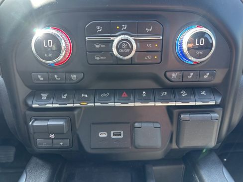 Used 2023 GMC Sierra 2500 AT4 w/ AT4 Premium Plus Package AWD/4WD image 21