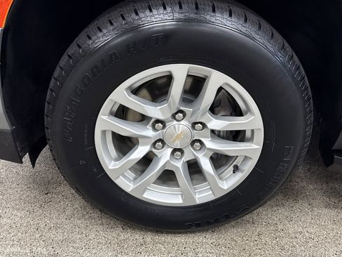 Used 2023 Chevrolet Suburban LT image 2