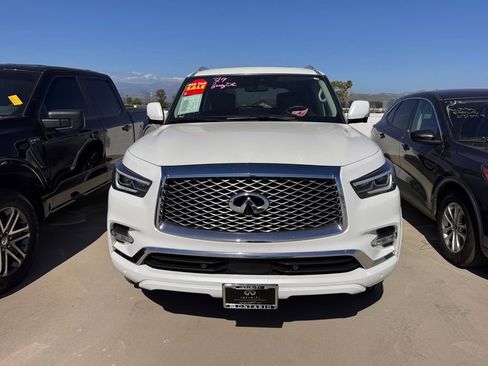 Used 2023 INFINITI QX80 Luxe w/ All-Season Package image 2